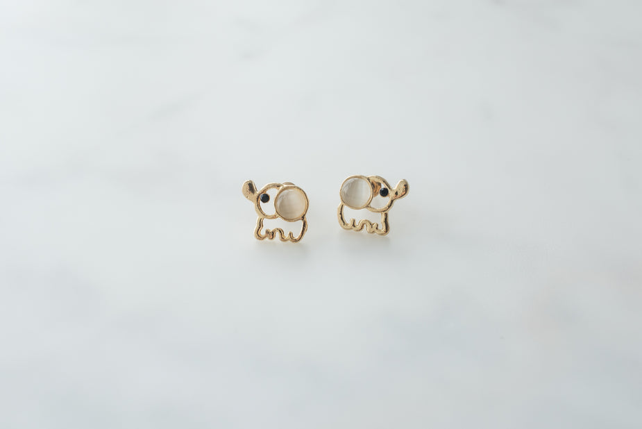 Pendientes de elefante dorado