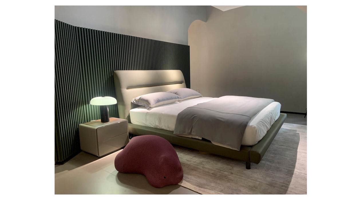 High Quality Luxury Bedroom Furniture Modern Flat Bed Wooden Frame King Size Hotel Bed