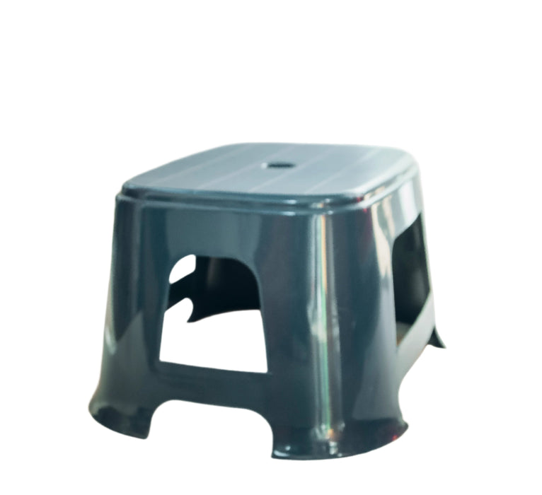 Petit tabouret en plastique