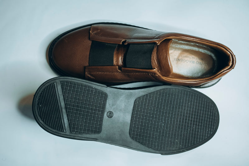 Fabio brown leather slip-on sneakers with a black elastic band detail