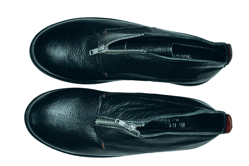 Agnès b. black leather zip-up ankle boots|Style B 15|Front zip fastening, with a "b."