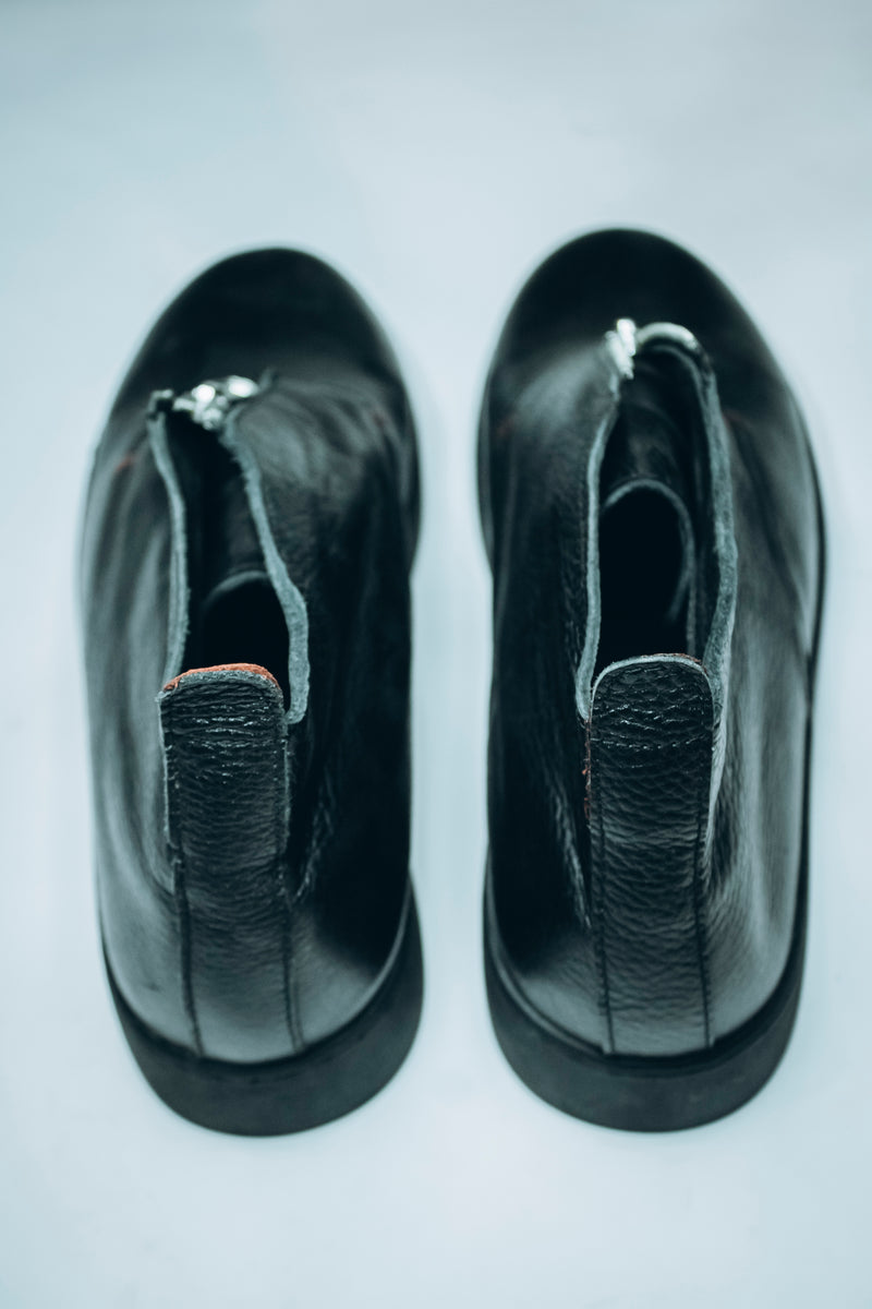 Agnès b. black leather zip-up ankle boots|Style B 15|Front zip fastening, with a "b."