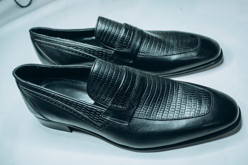Carlo Morenti black leather loafers|a comfortable, soft insole and rubber elements on the sole for grip.