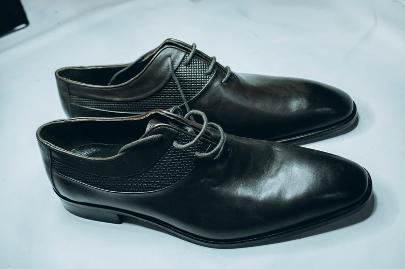 men's leather derby shoes |papiropatterned leather panel on the side adds a modern design element to the classic silhouette