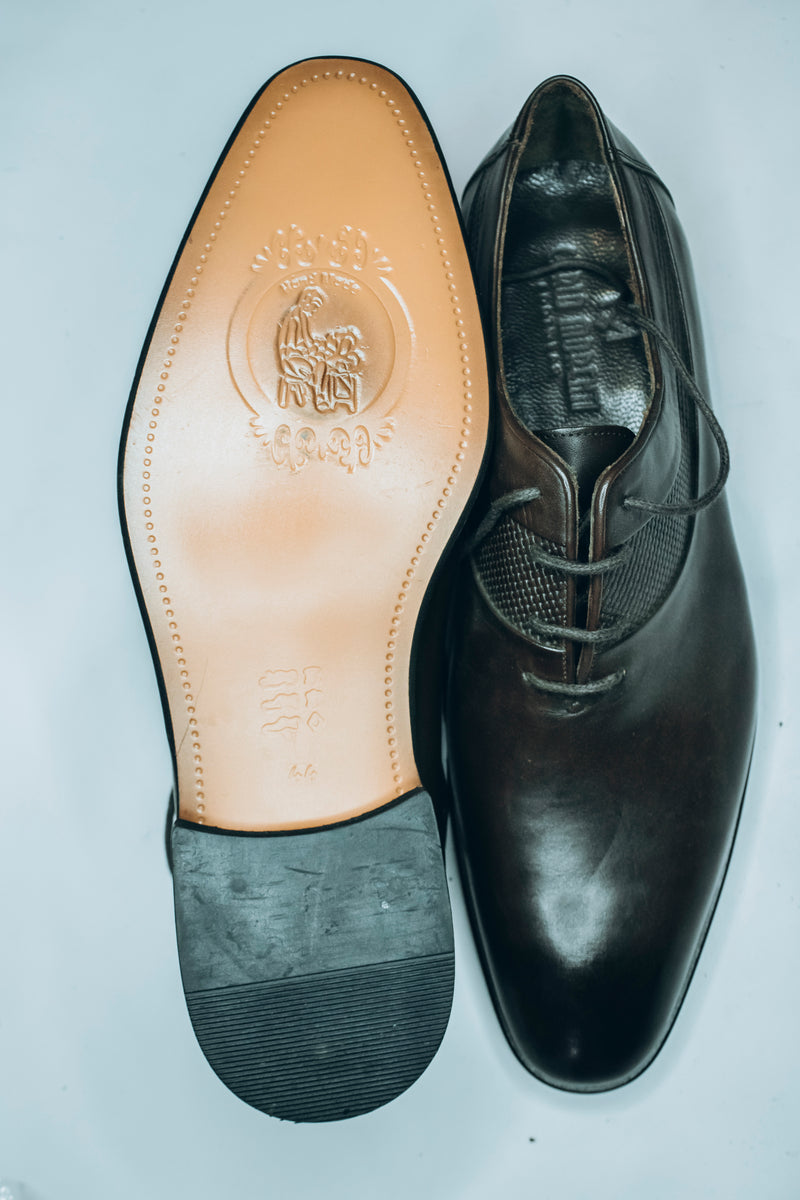 men's leather derby shoes |papiropatterned leather panel on the side adds a modern design element to the classic silhouette