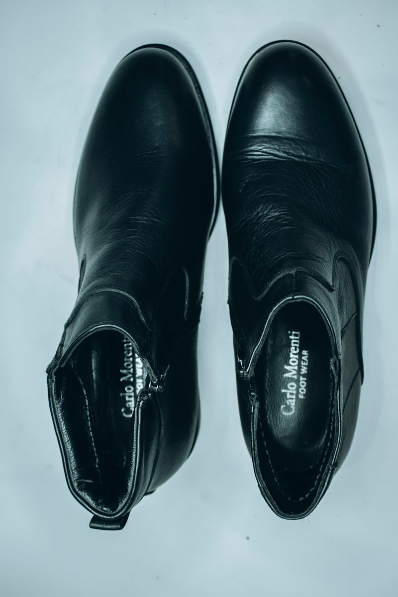 Chelsea style|men's black leather ankle boots|Zippered or slip-on design|durable rubber sole for comfort and flexibility