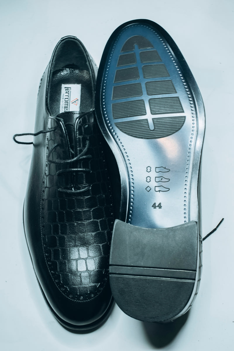Ferromente| black leather shoes with a crocodile pattern on the upper|featuring lace-up closure and a rubber sole.