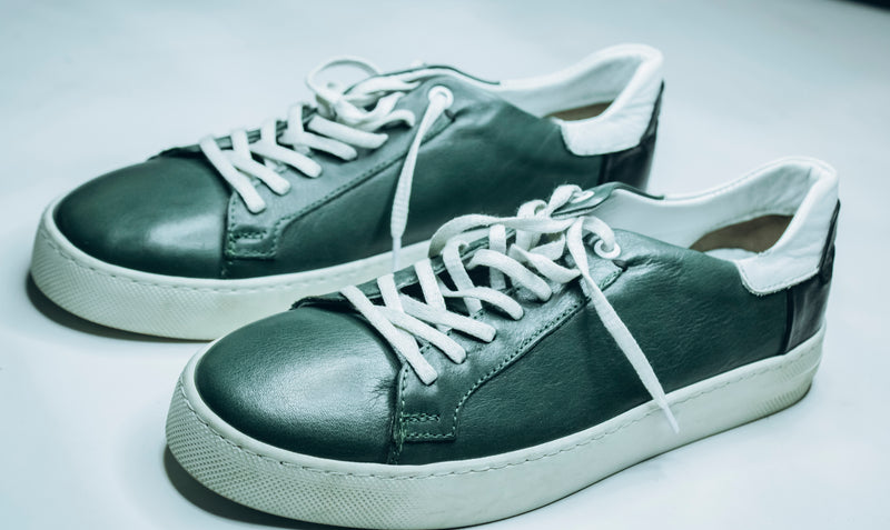 OTIK men's dark green low-top leather sneakers with white laces and soles|Low-top lace-up casual sneaker.