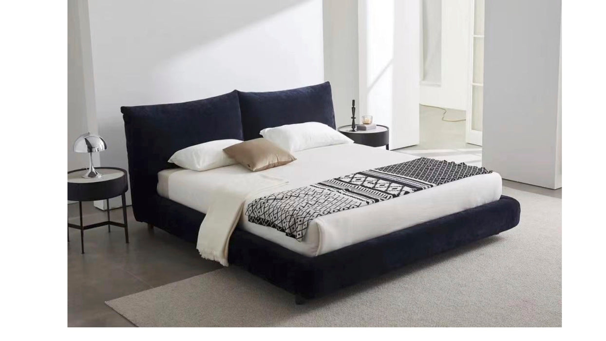 Luxury 1.8m Double Bed Italian Style Modern Simple Soft Bag Fabric Wooden Minimalist Petal Design for Master Bedroom